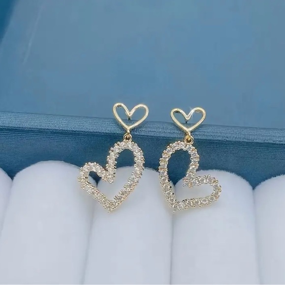 Gold heart diamond earrings - Picture 2 of 3